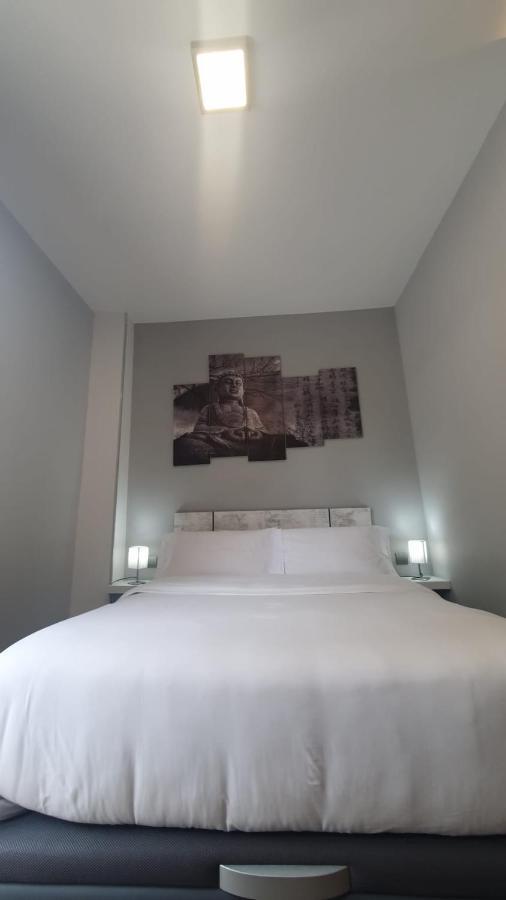 H La Hotel 2*