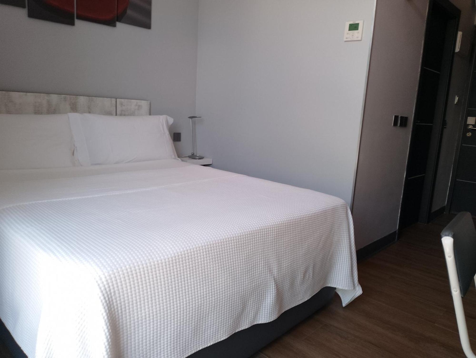 H La Hotel 2*